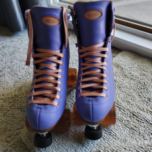 Brand New Moxi Beach Bunny Roller Skates + Toe Guards - Picture 5 of 10